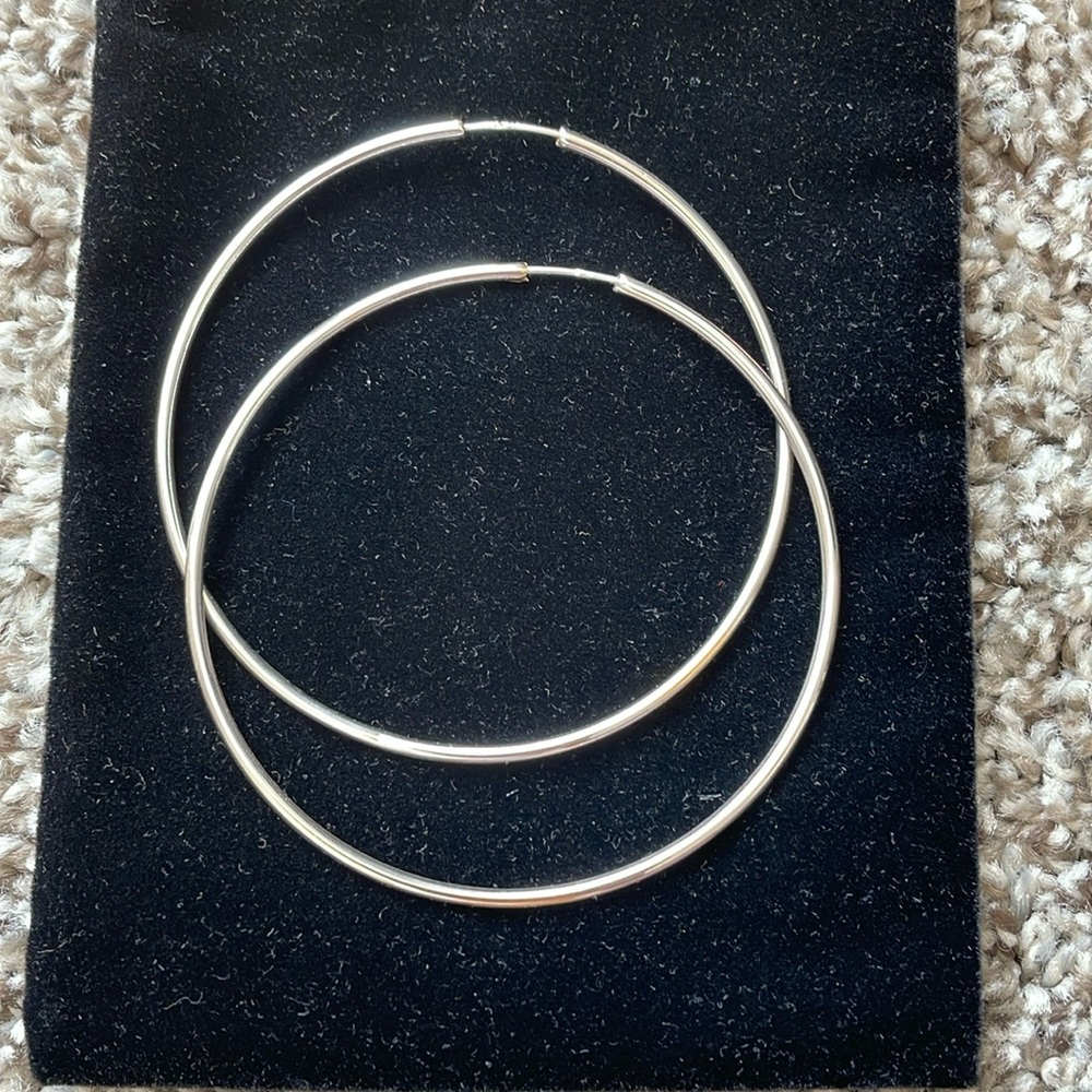 18k White god Large Hoops - Picture 2 of 12